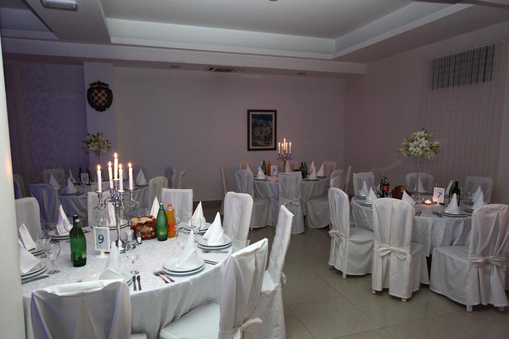 Villa Sveti Kriz Traù Esterno foto